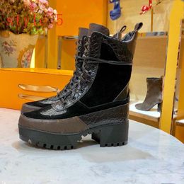 Meilleure qualité Mode chaussures à fond épais Bottines à lacets en cuir Chaussures de plein air pour femmes Martin Bootss Desert boots grande taille10
