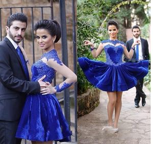 Best Sale Sheer Royal Blue Cocktail Jurken Kant Applicaties Korte Speciale Prom Jurk met Lange Mouwen Hoge Hals Feestjurk Gratis Verzending