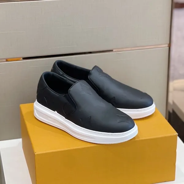 Zapatos Beverly Hills Luxurys Cuero de becerro negro Zapatillas de deporte de marca granuladas en relieve Suela ligera Zapato para hombre 01