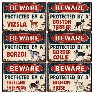 Beware Protected By A Vizsla Dog Metal Signs Warning Dog Tin Poster Home Wall Art Peinture Peinture décorative pour salle de bain Salon Cadeau personnalisé 30X20CM w01