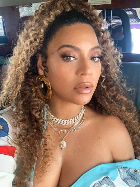 Peinado de Beyonce Envuelve alrededor de la cola de caballo rizada rizada postizo puff afro moño con cordón clip de cola de caballo en clip de extensión de cabello brasileño virgen crudo en colas de caballo 120g