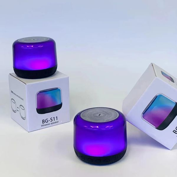 BG S11 Mini altavoz inalámbrico portátil Caja de música de sonido estéreo USB Altavoz Bluetooth de moda Luces RGB modernas Proyector Altavoces para fiesta en caja de venta al por menor