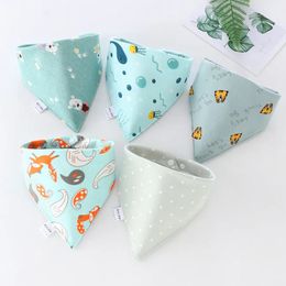 Bibs Burp Cloths 5 pièces/lot bavoirs nés coton Triangle Double Bandana bavoirs dessin animé impression salive serviette bébé pour garçons filles bébé écharpe cadeau 231006