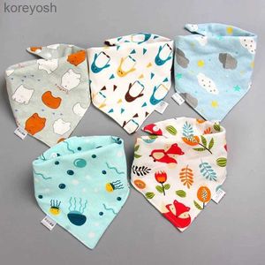 Bibs Burp Cloths 5 pièces/lot nouveaux bavoirs bébé Triangle Double coton bavoirs dessin animé impression salive serviette bébé garçons filles alimentation tablier coton Bandana BibsL231125