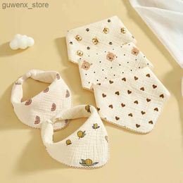 Bibs Burp Cloths Baby Bibs Musline Coton Stuff Bouton Snap Bouton Soft Cartoon Triangle Salive serviette Burp Tissu Filles Garçons Nourchage Bravage Bibs Y240412