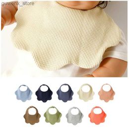 Bibs Burp Tissu de coton Waffle Spit Cronde Baby Petal Bib Summer 360 degrés Rotation Bib Bib mignon Couleur solide Couleur trois pièces Pack Y240412