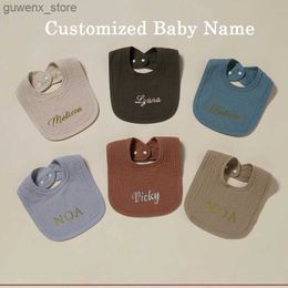 Bibs Burp Clots personnalisé Baby Gift Nom Baby Feeding Drool Bib Burp Tott pour nouveau-né Babe Bib Girl Bibs pour garçon Baby Bib Cotton Toule Infan Y240412