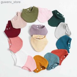 Bibben Burp Doeken Massieve kleur Zachte katoenen driehoek handdoek handdoek Baby Bibs Verstelbare snap knop Baby slabbetjes pasgeboren buiging doek voer speeksel handdoek Y240415Y240417DX02