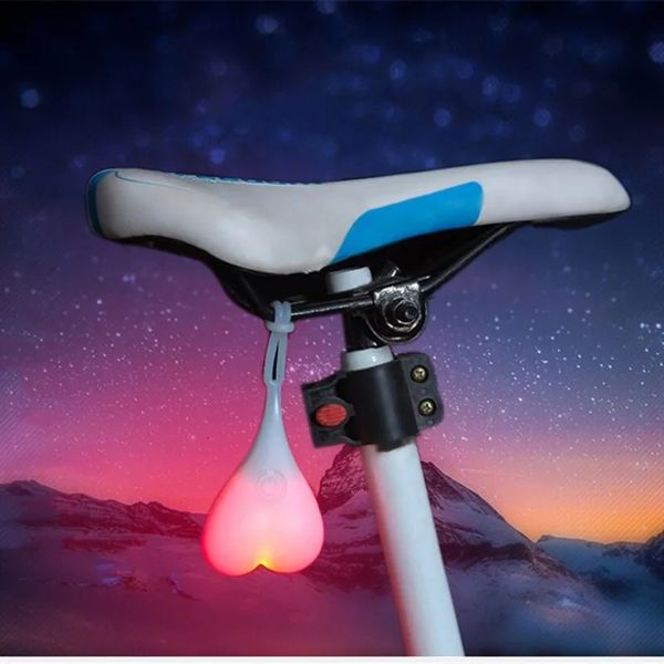 Bicicleta Light Creative Bike Turero Taillight 4 Color Heart Ball Seguridad ADVERTENCIA Ciclismo Impermeable LED LED 231227