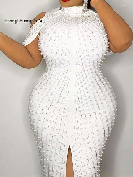 Big 2024 Robes décontractées Taille de la fête à perles blanches Bodin Colon Sexy Mock Coll Off épaule Longueur du genou Anniversaire d'été printemps pour les femmes