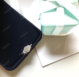 Anillo de boda de compromiso con diseño de solitario, anillo de diamantes con cinta de piedra y lazo grande, anillo de diseñador de lujo