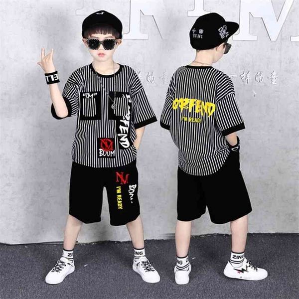 Big Boy T-shirt rayé à manches courtes + shorts 2pc Ensembles de sport Vêtements pour enfants d'été Enfants New Summer Boys Vêtements Costumes 3-13Y 210326