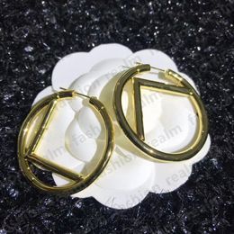 Big Circle Pendientes de aro de oro simples Pendientes de diseñador Moda Cuelga la lámpara para las mujeres Partido Titanio Pendientes de botón Pendientes Amantes de la boda regalo Compromiso Joyería