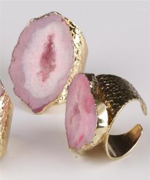 Big Gold Rose Pink Pink PLUM Zalmkleur Geode Crystal Stone Slice Bead Charme Pas Open Hammered Ring Ring Cuff voor vrouw Man19011605