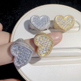 Grand anneau en forme de cœur entièrement pavé, Baguette blanche CZ glacé, Zircon cubique carré, bijoux d'amoureux de la mode pour femmes et hommes 227W