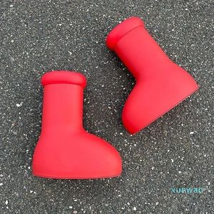 Big Red Boots 2023 Astro Boy Boot Cartoon in echte mode heren vrouwen Rainboots dik bodem rubberen platform met oversized schoenen knieschoenen rond teen