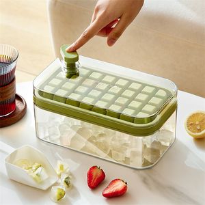 Tamaño grande 32/64 ranuras Moldes para cubitos de hielo Herramientas de barra Creativo 2 en 1 Moldes para bolas de hielo y caja de almacenamiento Fabricante de cubitos de hielo Accesorio de cocina para fiesta de verano