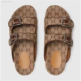 Tamaño grande 35-47 Sandalias de diseño de lujo de alta calidad para hombres Mujeres Moda Clásico Floral Brocade Diapositivas Pisos Cuero Goma Flip Flops Fondo Zapatos de playa Mocasines