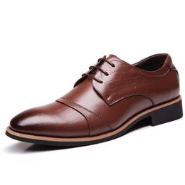 Grande taille 38-45 nouvelle mode hommes robe de mariage chaussures chaussures noires chaussures bout pointu plat affaires britannique lacets chaussures