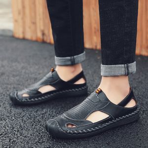 Big Size 38-45 Soft Bottom Sandalen Walking Luxurys Designers Sandy Beach Shoes Mannen Dames Slippers Ademend en Lichtgewicht