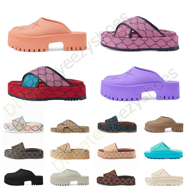 tamaño grande 45 zapatillas diseñador de moda para mujer Sandalias Playa Zapatilla de fondo grueso Plataforma de lujo Señora del alfabeto Diapositivas planas de cuero obstruyen los zapatos de verano al aire libre