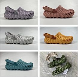Grande taille US13 Salehe Bembury Sasquatch Designer Sandals Slippers Slides Tide Menemsha Crocodile chaussures Boucle Classic Classic Mens Cucumber Urchin Stratus