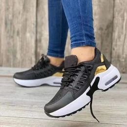 Sneakers de plate-forme de grande taille pour femmes chaussures de randonnée en cuir de mode respirant pour femmes chaussures de créateurs augmentant les femmes