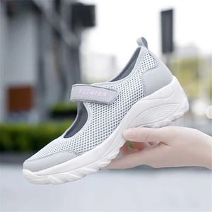 Grande semelle à talon épais BOOTS BOOTS BOOTS Vulcanize Chaussures pour enfants ergonomiques Sneakers de marque pour les femmes Sport Chine 240415