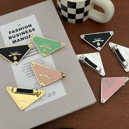 Big Triangle Letter Haarclips met postzegel damesbrieven Barrettes Speciale ontwerpaccessoires Multicolor