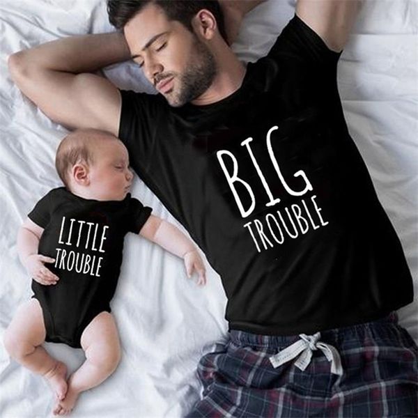 Big Trouble and Little Trouble Famille Vêtements assortis Tenues Coton Papa Fille Fils T-shirt Papa Bébé Fille Garçon Barboteuse Vêtements 220531