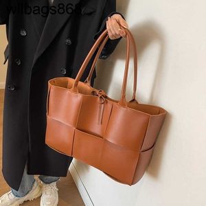 Big Venetabotegs Handbag Arco Bag Sagezen Womens 2024 Fashion Polyme-tricot à main levée