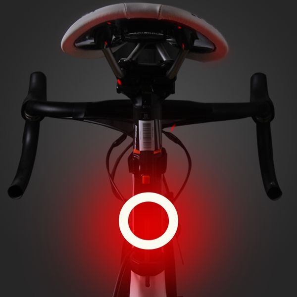 Lumières de vélo Feu arrière de vélo Modèles de modes d'éclairage multiples USB Charge Led Light Flash Queue arrière pour route Vtt Tige de selle 221201