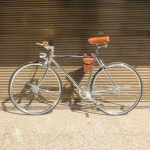 Fietsen vintage fiets enkele snelheid fiets met stalen frame 700c wheelset flip-flop hub retro light bell y240423