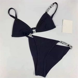 Bikini-ontwerper dameszwempak sexy minimalistisch strand badpak klassieke tweedelige set en modieuze zwarte lingerie met briefstickers