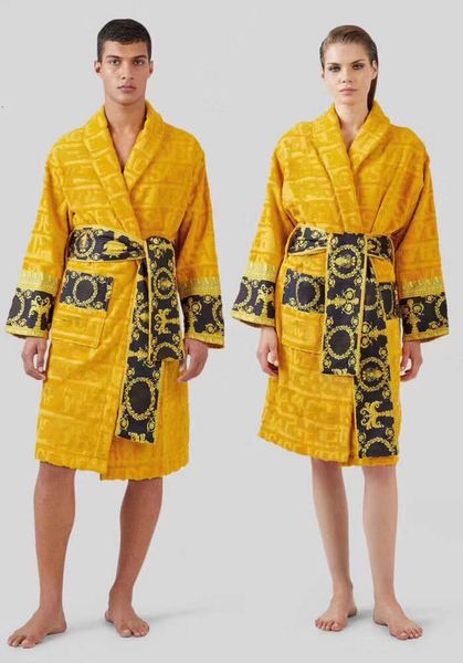 Bikinis Set Mens Plus taille des vêtements d'extérieur manteaux Velvet Bathrobe Robe Designers Baroque Pyjamas Women Lettre Jacquard Printing châle Collar Pocket Belt 626