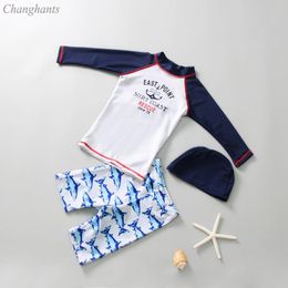 Bikini Set Modellen 1-8 jaar Boy Rash Guards Blue Letters Fish Baby Boys Twee stukken Swimwear zwempakken Kid zwemkleding Badenpakken