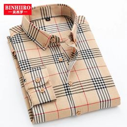 Binhiiro Classic Mens Business Shirt Fashion Slim Fit gewoon Patroon Single Pocket Flip Collar lange mouwen shirt Spring en Autumn Mens Casual Shirt 240507