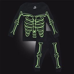Biniduckling Toddler Boy Pyjamas stelt lumineuze skelet bedrukte katoenen slaapkleding voor kinderen voor kinderen kinderen pyjama 220715