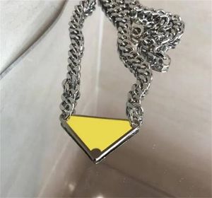 Collar de oro chapado en el collar del diseñador de mujeres amor punk versátil por favor regrese al hiphop aniversario cartas de collar triángulo zb006 f23