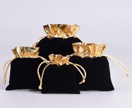 Black 7x9cm 9x12cm Velvet perle cordon sachets de bijoux de bijoux pochettes à cordon pour les faveurs de mariage perles 1018 Q23924022