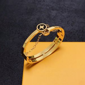 Bracelet en agate noire design bracelet en acier lettre unique, bracelet unique avant-gardiste adapté aux hommes et aux femmes travaillant