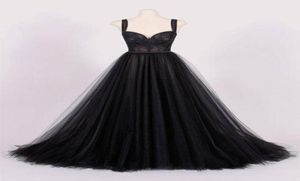 Zwarte aline vintage gotische trouwjurk met riemen eenvoudige elegante informele bruidsjurken met kleur korset terug korte trein3207139