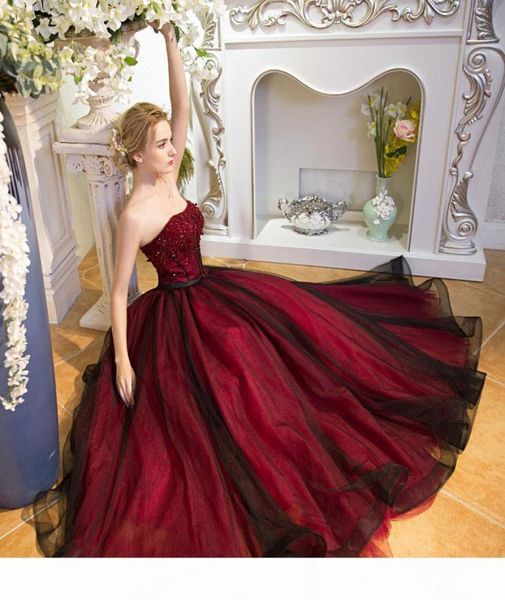 Vestidos de novia góticos negros y rojos Aline sin tirantes con cuentas brillantes vestidos de boda coloridos vintage no blancos Robe De Mariee3638842