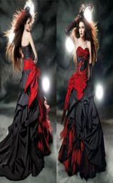 Robes de mariée gothiques noires et rouges 2019 Vintage Court Style chérie à volants en taffetas longueur de plancher grand arc sexy corset de mariée Go6921536