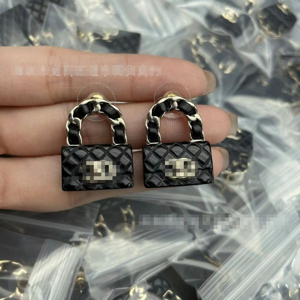 Boucles d'oreilles pendantes en cuir pour femmes, breloques noires et blanches, sac en corde
