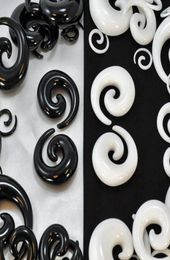 Noir et blanc P32 100 pièces mélange 8 taille 2 couleurs acrylique bijoux de corps spirale oreille conique bouchon d'oreille 1909837