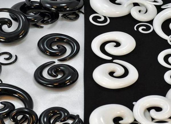 Noir et blanc p32 100pcs mélange 8 taille 2 couleur acrylique bijoux bijourie en spirale oreille effilée