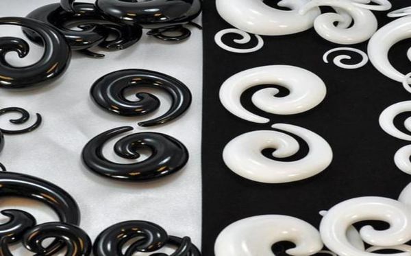 Noir et blanc p32 100pcs mélange 8 taille 2 couleur acrylique bijoux bijourie en spirale oreille effilée randonnée 3316024