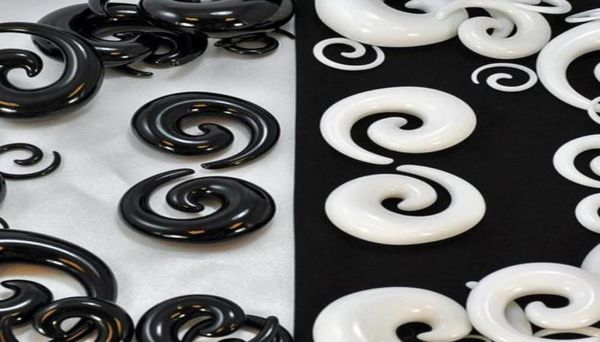 Noir et blanc p32 100pcs mélange 8 taille 2 couleur acrylique bijoux bijourie en spirale oreille d'oreille plug2713895