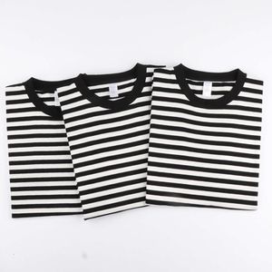 Black and White rayé à manches courtes à manches minimalistes pour hommes et femmes T-shirts polyvalents